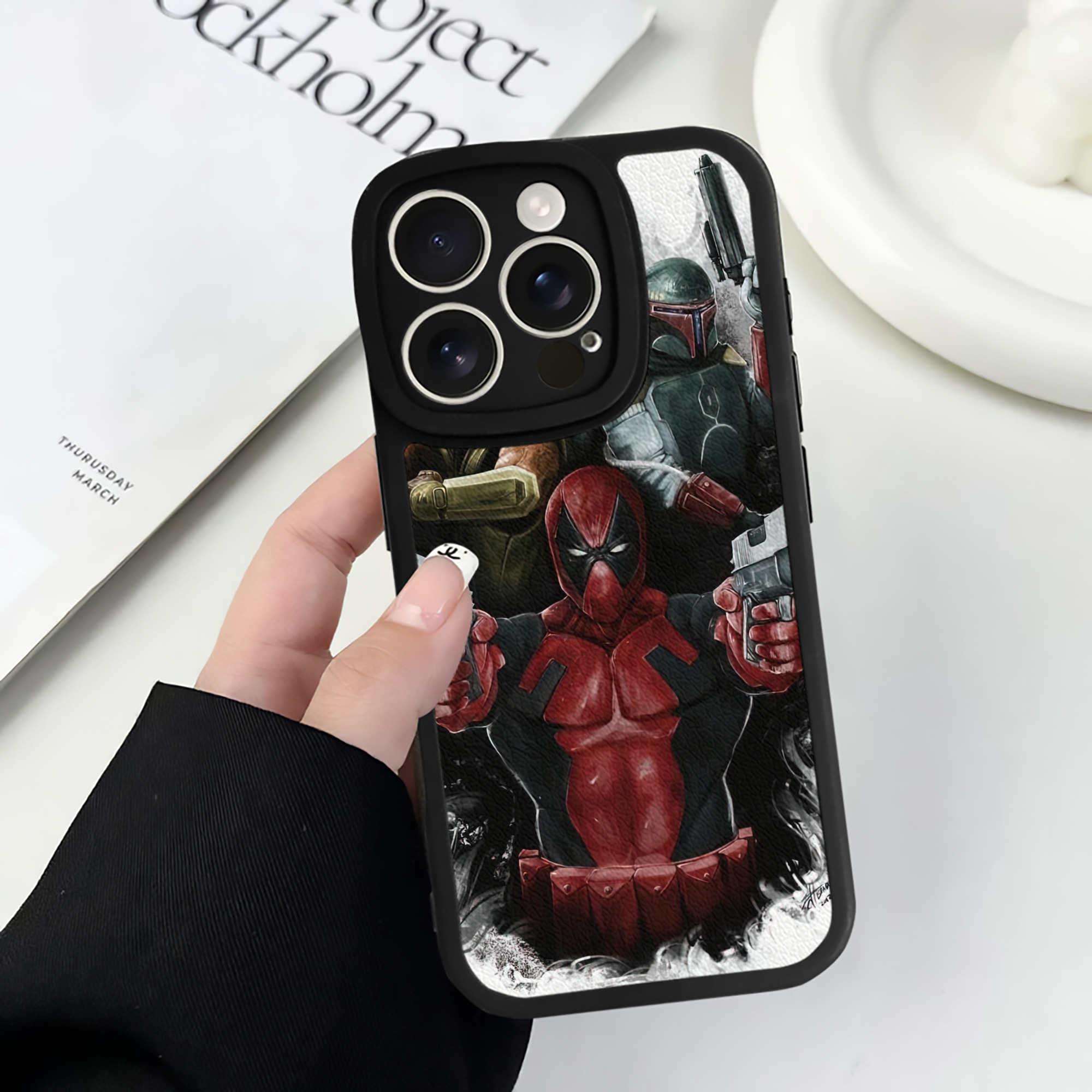 （画像用） Deadpool デッドプール 【iPhone 16シリーズ対応】シリコンスマホケース（レザー調） 材質：シリコン